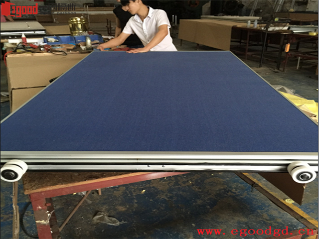 支持教育的發(fā)展，一固活動(dòng)隔斷進(jìn)入達(dá)沃圣十字學(xué)院